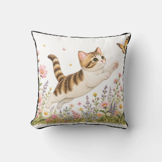 Almofada Gatinho Bordado Perseguindo Borboleta em Flor Silv