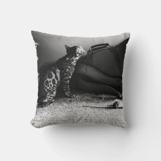 Almofada Gato com travesseiro de violão