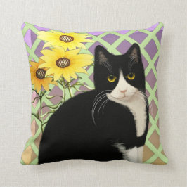 Almofada Gato de smoking preto e branco no jardim