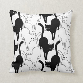 Almofada Gato preto na rua