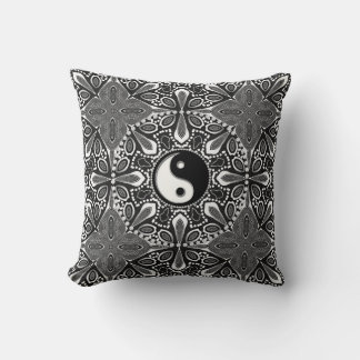 Almofada Geométrica Tribal Preto e Branco Yin Yang