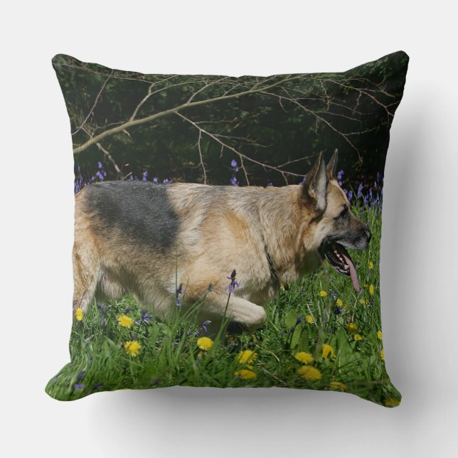 Almofada German shepherd em flores amarelas (Frente)