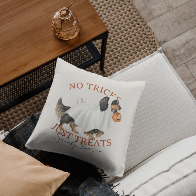 Almofada Ghost Costume Dog Dachshund Spooky Season (Elevate your fall home decor with this Ghost Costume Dog Dachshund Spooky Season throw pillow! )