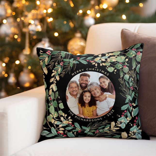 Almofada Gilded Greenery Black | Feliz Natal com Foto (An elegant, modern pillow for the holidays with faux gold accents and your family photo)