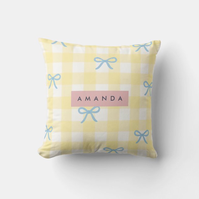 Almofada Ginga Amarela Personalizada e Laço Azul Pastel (Frente)