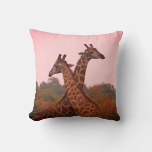 Almofada Girafa com céu cor-de-rosa e macacos