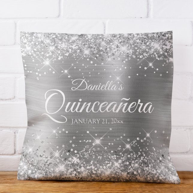 Almofada Glitter prateado e Foil Quinceañera (Sparkly Silver Glitter and Foil Quinceañera Throw Pillow)