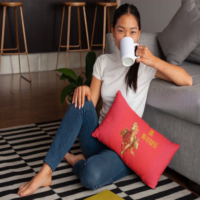 Almofada Gold Horse Chinese New Year 2026 Throw Pillow (Criador carregado)