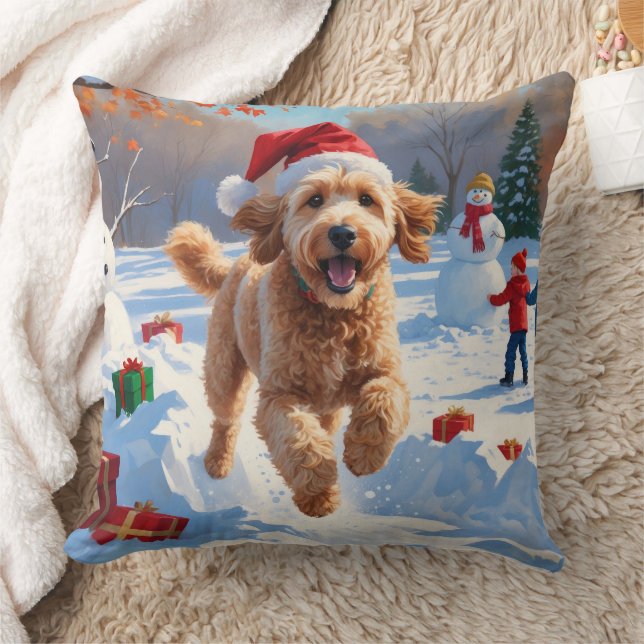 Almofada Goldendoodle correndo em neve com chapéu de Natal (Cobertor)