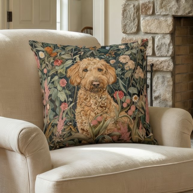 Almofada Goldendoodle em um Jardim do Estilo William Morris (Criador carregado)