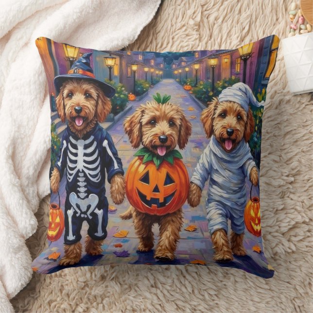 Almofada Goldendoodle Trick or Tratating Halloween Costumes (Cobertor)