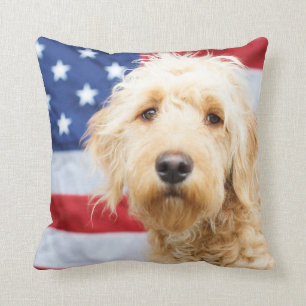 Almofada Goldendoodododle com bandeira americana