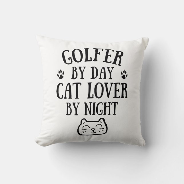 Almofada Golfer de dia. Amor de gato por noite (Frente)