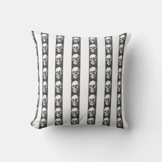 Almofada Gothic striped pattern with skulls