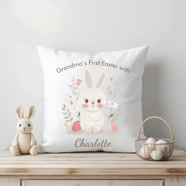 Almofada Grandma’s First Easter Personalized  (Criador carregado)