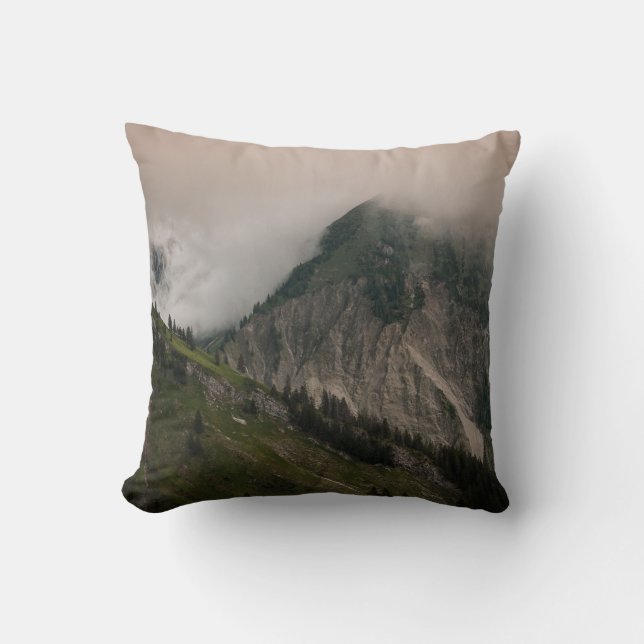 ALMOFADA GREEN AND GRAY MOUNTAIN UNDER WHITE CLOUDS (Frente)