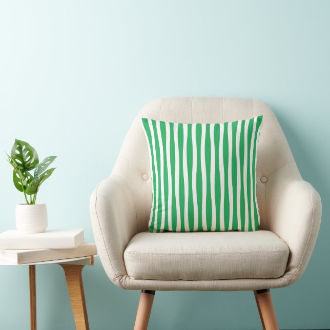 Almofada Green and White Wavy Stripe Throw Pillow (Cadeira)