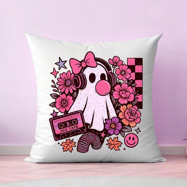 Almofada Halloween de Bublegum Aestético Retro Ghost Girl (This ghost girl design mixes 90s aesthetic nostalgia with playful Halloween charm.)