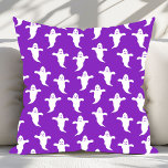 Almofada Halloween de fantasmas simples e brancos modernos<br><div class="desc">Adicione um pop de cor à sua decoração de Halloween com o Travesseiro decorativo moderno de Halloween, roxo simples e fantasmas brancos. Apresentando um design elegante com fantasmas roxos brancos em um fundo branco nítido, este travesseiro oferece uma reviravolta fresca e na moda na decoração do Dia das Bruxas. Sua...</div>