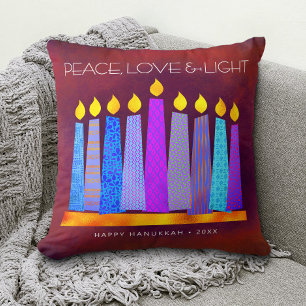 Almofada Hanukkah Bold Blue Candles sobre Red Peace Love Li