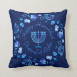 Almofada Hanukkiah Happy Hanukkah Holiday Menorah<br><div class="desc">Símbolo Hanukkiah. Feliz Festa de Hanukkah Feriado Judeu Menorah Azul. Decoração de Feriado Judeu Chanukkah com o símbolo decorativo tradicional de Chanuka - Marinho Blue color hanukkiah menorah, candelabro com velas, estrela de David e ilustração azul neon brilhante. Festa de Chanucá das Luzes Decoração do Evento. Jerusalém, Israel. Home >...</div>