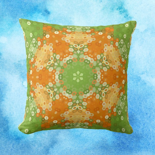 Almofada Hex Mandala Green e Orange (Green and Orange Hexagon Mandala Throw Pillow by Wormhole Orbital)