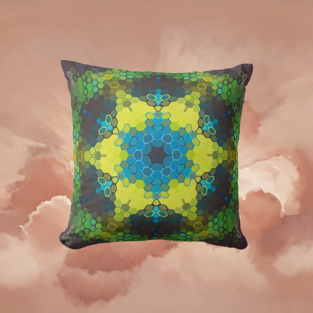 Almofada Hex Mandala Verde Amarelo e Azul (Green and Blue Hexagon Mandala Throw Pillow By Wormhole Orbital)
