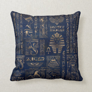 Almofada Hieroglyphs e deidade-ouro egípcios no mármore