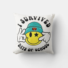Almofada I Survived 67 Days of School Teachers Students Six