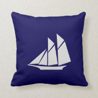 Iate Branco Elegante sobre Azul Marinho