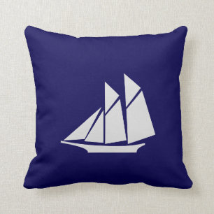 Almofada Iate Branco Elegante sobre Azul Marinho