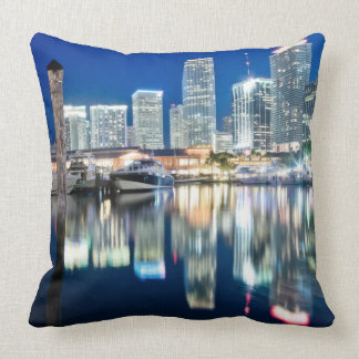 Almofada Ideia da skyline com reflexão na água, Miami