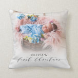 Almofada Imagem Elegante Primeiro Natal - Letra Mão<br><div class="desc">Personalize este travesseiro para o seu primeiro Natal. Este elegante design apresenta um lugar para uma foto e um nome,  juntamente com a letra "primeiro Natal".</div>
