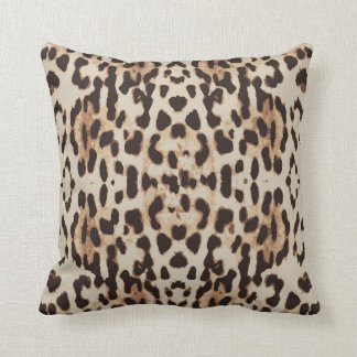 Almofada impressão de estilo Leopard.