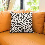 Almofada Impressão-leopardo personalizável<br><div class="desc">Uma design moderna simples mas impressionante com um padrão de impressão leopardo. Totalmente personalizável: você pode mudar as cores de fundo e de pontos para criar seu próprio design.</div>