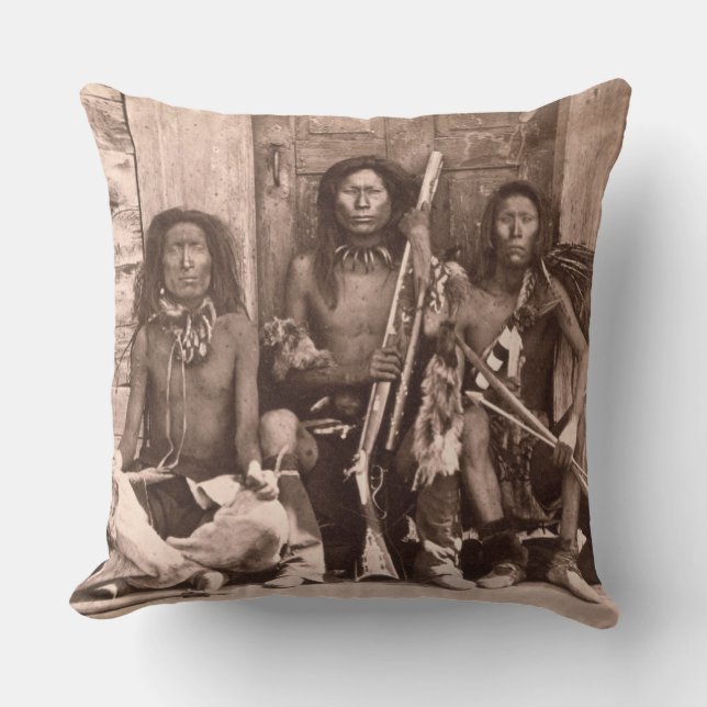 Almofada Indianos de Spokane, 1861 (foto de b/w) (Frente)