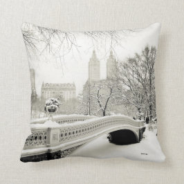 Almofada Inverno do Central Park - neve na ponte do arco