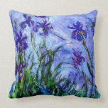 Almofada Íris do Monet-Lilac de Claude<br><div class="desc">As íris do Lilac feitas em 1914-1917,  são uma das pinturas as mais famosas de Claude Monet. Um travesseiro decorativo bonito com variedades de verde,  de azul e de roxo para fãs do impressionismo.</div>