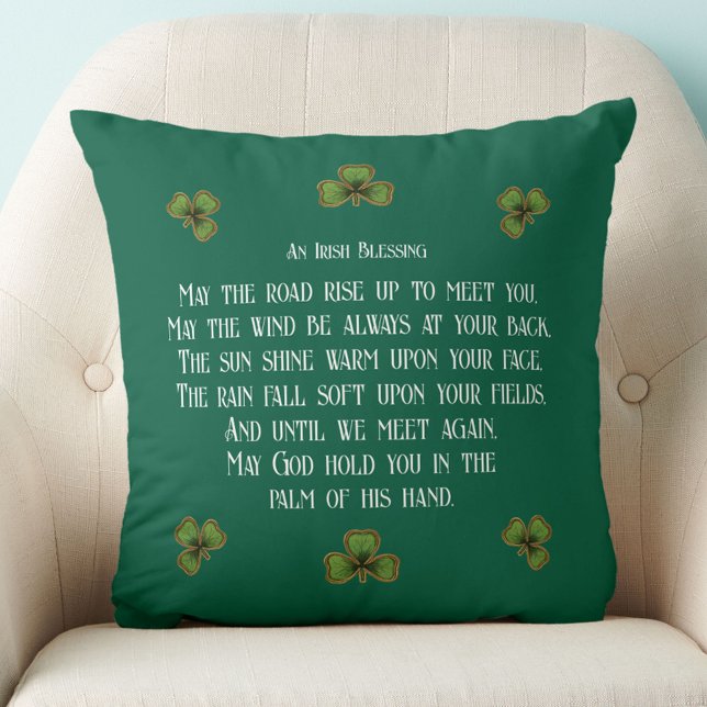 Almofada Irish Blessing and Shamrocks Green Typography (Criador carregado)