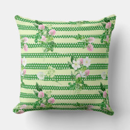 ALMOFADA IRISH GREEN SHAMROCKS AND TINY PINK FLOWERS