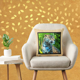 Almofada Jaguar entre as árvores