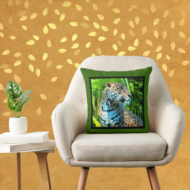 Almofada Jaguar entre o Travesseiro decorativo das Árvores (Criador carregado)