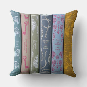 Almofada Jane Austen de um lado e seus livros do outro