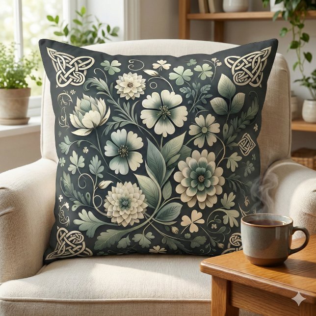 Almofada Jardim de Nós de Trevo Sussurrante (Whispered Clover Knotwork Garden Throw Pillow Mockup A)