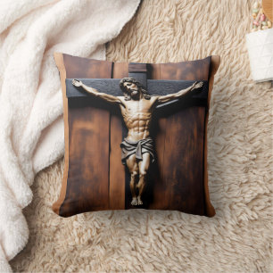 Almofada Jesus Crucificado em uma Cruz de Madeira