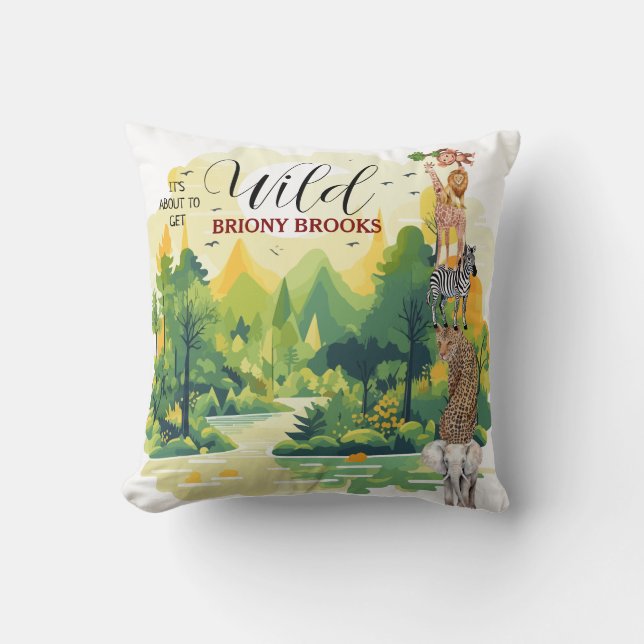 Almofada Jungle Safari "It's About To Get Wild" Baby Shower (Frente)