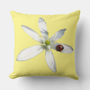 Almofada Ladybug em White Flower Cust. Travesseiro decorati