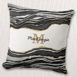 Almofada Largura Dourada do Agato Preto de Monograma<br><div class="desc">Cor d'água monocromática branca e preta agata design com detalhes falsos de ouro. Mude o nome e o monograma inicial para personalizar.</div>