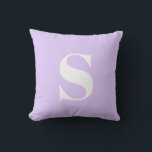 Almofada Lavanda Leve, Monograma Inicial, Travesseiro Exter<br><div class="desc">Lavanda Leve,  Monograma Inicial,  Travesseiro Exterior. Travesseiro ao ar livre decorativo com solteiro inicial. Personalize rápida e facilmente.</div>