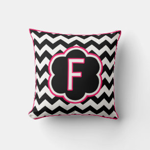 Almofada Letra F Monograma Preto e Branco em Chevron